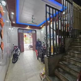 Chủ nhà cần bán Nhà Nghỉ do có tuổi không quản lý được. Địa thế đẹp, dòng tiền thu về ổn định.