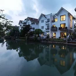 Cần bán nhà lô góc DT 37m2 MP Hoàng Quốc Việt, giá 9 tỉ !! LH: Em Tuấn 0376272955.