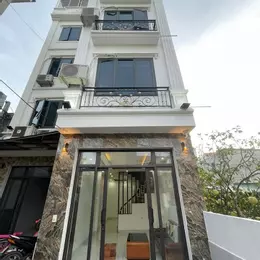 Duy nhất 1 căn xây đơn lập, diện tích 48m2x4,5T. Vài bước chân ra đường ô tô tránh