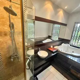 Bán nhà Phố Trạm, Long Biên, DT 40m2*6 tầng 5 tỷ 95, 1 nhà ra ô tô, gần trường