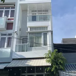 Bán nhà đường Âu Cơ , diện tích 60m2, mặt tiền 4.8m, giá chỉ hơn 8 tỷ