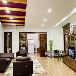 Bán nhà riêng 4 tầng tại phố Trần Thái Tông, nhỉnh 25 tỷ, 100m2, kinh doanh - văn phòng