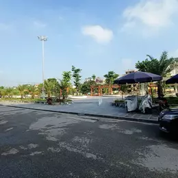 Ngôi nhà tọa lạc tại trung tâm Ngọc Thụy, Long Biên, gần đường 40m, nằm trong khu vực xung quanh