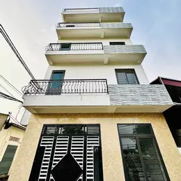 Tìm đâu 1 căn nhà đẹp hơn 
2 mặt tiền rộng rãi căn góc 5 tầng xây mới ô tô đỗ cửa ngõ to thoáng