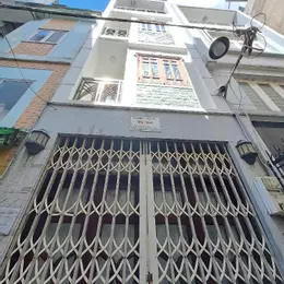 Bán nhà chính chủ quận 10 ngay ngã tư cao thắng . nhà đẹp vào ở ngay . 26m2