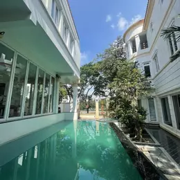 Bán gấp bán rẻ biệt thự Compound Trần Não, DT 230m2, sân vườn full nội thất, giá 37.99 tỷ