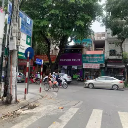 CẦN BÁN GẤP NHÀ CẢM HỘI - LÒ ĐÚC 
DT- 45m2 , MT 9m , 4T . OTO ĐỖ VÀI BƯỚC CHÂN . KDOANH SẦM UẤT .
