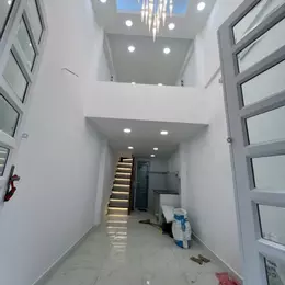 SÁT MẶT TIỀN VĨNH KHÁNH Q4
NGANG 3 X 6.45 M 
3 TẦNG CÓ 2 TỶ x