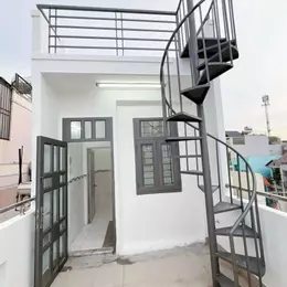 Sát mặt tiền hẻm xe hơi Q4
Ngang 6 Dài 4,65m 
Đúc bê tông 4 tấm 
GIẢM NGAY 450 TRIỆU 

HƠN 2,