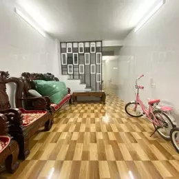 Bán nhà Hoàng Đạo Thành ô tô cạnh nhà 28/35m2 xây 3 tầng,MT 3m giá 5.5 Tỷ