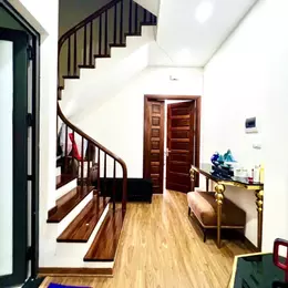 Bán nhà Trần Quốc Hoàn, lô góc 3 thoáng, 40m², 5T gara ôtô, kinh doanh đỉnh 16,9 tỷ.