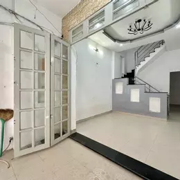 Nhà 5 Tầng Ngọc Lâm Long Biên, 30m², 3PN, Nội thất tiền tỷ, Giá Hấp Dẫn