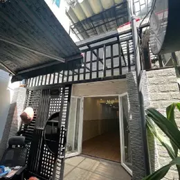 NHÀ 2 tầng đẹp Q10 - 55M2 - 10M ra đường lê hồng phong - hẻm thẳng 1 trục - Giá rẻ
