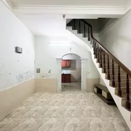 Vị trí cực đẹp, ngay cạnh Times City, ngõ rộng ba gác chạy vào tận cửa, kinh doanh nhỏ