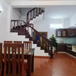 Bán nhà phố Linh Lang Ba Đình  dt 32m, 5 tầng, mặt tiền 5,1m giá 10,8 tỷ ( thương lượng ) nhà đẹp