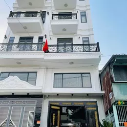 RA NHANH NHÀ VIP PHAN VĂN HỚN Q12 - 5 TẦNG - NHỈNH 8 TỶ TL - Ô TÔ NGỦ TRONG NHÀ-SHR
