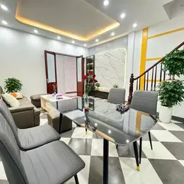 BÁN NHÀ TRUNG TÂM QUẬN CẦU GIẤY NHÀ ĐẸP THOÁNG MỚI CHỈ VỆC Ở LUÔN  GIÁ 7,5 TỶ