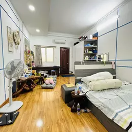 QUẬN 1 - GẦN MẶT TIỀN - XE HƠI - 76M2 - 4 TẦNG ĐÚC BTCT - ĐANG CHO THUÊ - SỔ VUÔNG VỨC.DT 76 m2