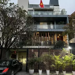 CẦU GIẤY TRUNG TÂM - PHÂN LÔ -VỈA HÈ- Ô TÔ TRÁNH- 100M RA PHỐ- - Ô CHỜ THANG MÁY - DT: 61m2 - chỉ