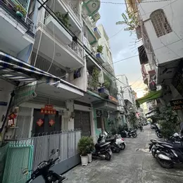 Cơ hội sở hữu nhà 4 tầng 5PN Quận 10, giá 6.4 tỷ - Ngõ Nguyễn Tiểu La, 28m2, sổ hồng chính chủ!