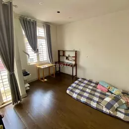 Cho thuê tầng 2, ban công + cửa sổ view xịn 32m2