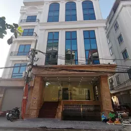 Cho thuê nhà MẶT PHỐ Trần Qúy Cáp .DT : 90 M x 8 Tầng . MT: 7 M.THÔNG SÀN, THANG MÁY.