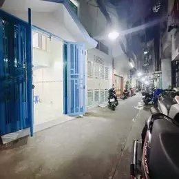 Sát mặt tiền Hoàng Diệu Q4
Ngang 3,5 Dài 7,89 m
Đúc 3 tấm 
4 tỷ