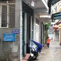 Bán nhà L2 Lạc Long Quân Sát Phố Ở Ấm Áp 5 phút ra Tây Hồ 22m2 3.35 tỷ