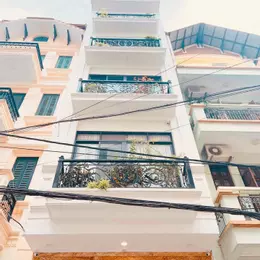 NHÀ ĐẸP PHỐ CẦU GIẤY - 40M2 x 5T - MT 4.2M - 7.65 TỶ - NHÀ ĐẸP - NGÕ THOÁNG - Ô TÔ ĐỖ 24/7