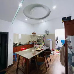 Nhà mặt tiền đường 882 phú hữu DT 64m, 3 tầng giá tốt