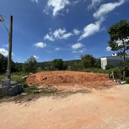 BÁN ĐẤT MẶT TIỀN ( ĐƯỜNG BÊ TÔNG )