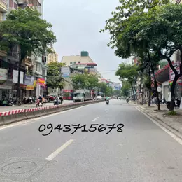 Bán nhà 6 tầng mặt đường Lạc Long Quân 6 tầng, thang máy.