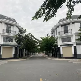 Cơ hội sở hữu nhà phố thương mại tại Hòa Lợi, Bến Cát – Khu dân cư đông đúc, tiện kinh doanh, giá