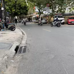 Bán nhà phố víp 14.9 Tỷ, Quốc Tử Giám, Đống Đa, mặt phố kinh doanh, dt;35m, 3 tầng, tiện ích phố