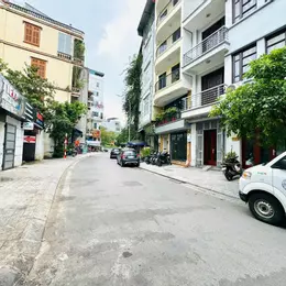 Bán nhà Lạc Long Quân, DT56m2, 4 tầng, 4P. ngủ, ôtô qua cổng nhà, cách 1 nhà ra ôtô tránh đỗ, vài