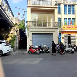 Cho thuê nhà 37 Hàng giầy' mặt bằng 108M2 x 3 tầng, cạnh chợ Đồng xuân tiện cho nhiều loại hình