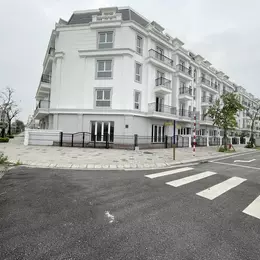 Bán căn góc 105,7m2 Shophouse Eurowindown, mặt đường Ban Tím rộng 17m - View hồ quảng trường