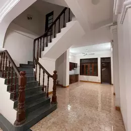 Bán nhà Phố Trịnh Đình Cửu, nhà đẹp, dân xây, ô tô vào nhà, ngõ ô tô tải. Kinh doanh