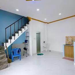 Sát mặt đường xe hơi 
Nhà Ngang 4.6 Dài 5.7 đúc 2 tấm hơn 2 tỷ
