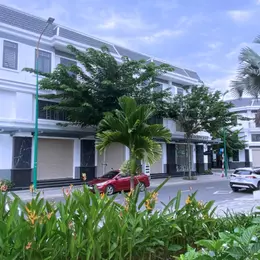 Nhà phố đẹp 1 trệt 1 lầu, MT đường lớn 12m, thổ cư 100%, Hòa Lợi, Bến Cát – DT 85m², giá 2,66 tỷ,