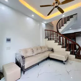 Bán căn nhà 3 tầng trung tâm phường Trần lãm nội thất xin sò.diện tích 38m2. giá 1.850 tỷ