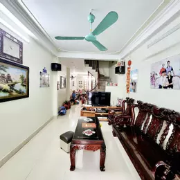 Nhắc riêng các bác thích nhà gần cầu Vĩnh Tuy! Bán nhà Cổ Linh, ba gác đỗ cửa, 45m2, 6.3 tỷ