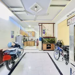 Nhà cũ nhưng được cái còn dùng tốt! Bán nhà Nguyễn Sơn, ngõ xe ba gác, 32m2, 5.75 tỷ