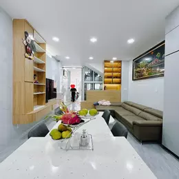 Bán nhà mặt tiền Nguyễn Biểu, P1, Q5, 92m2, 4 tầng, giá cực rẻ, chỉ nhỉnh 17 tỷ
