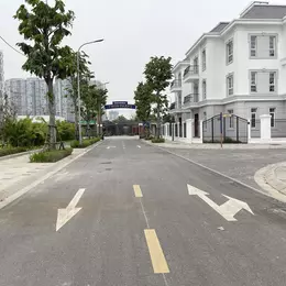 Chính chủ bán căn góc, view bể bơi DT: 95,5m2 mặt đường Giáng Hương - Dự án Eurowindow