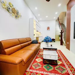 Chính chủ gửi bán nhà 4 tầng đẹp Cầu Giấy, tặng full nội thất, gần phố, siêu thoáng