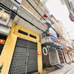 HOÀNG QUỐC VIỆT - CẦU GIẤY - 46M2 x 4T - MT 4M - 13 TỶ - VỈA HÈ - TRƯỚC NHÀ Ô TÔ TRÁNH