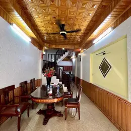 BÁN NHÀ NGUYỄN ĐÌNH HOÀN, DT46M2, 5 TẦNG, 6 P. NGỦ - GẦN PHỐ ÔTÔ TRÁNH ĐỖ NGÀY ĐÊM - HỒ ĐIỀU HÒA