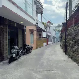 HIẾM! Bán Nhà Phố Nha Trang, Ô Tô Đỗ Cửa, Giá Chỉ 2 Tỷ 850 Triệu - Gần Tháp Bà Ponagar