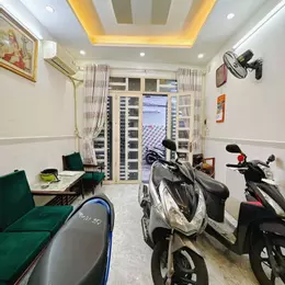 NHÀ MỚI SÁT MẶT TIỀN ĐƯỜNG KHÁNH HỘI Q4
NGANG 3.4 X 12.5  ĐÚC 4 TẤM CHỈ 5 TỶ